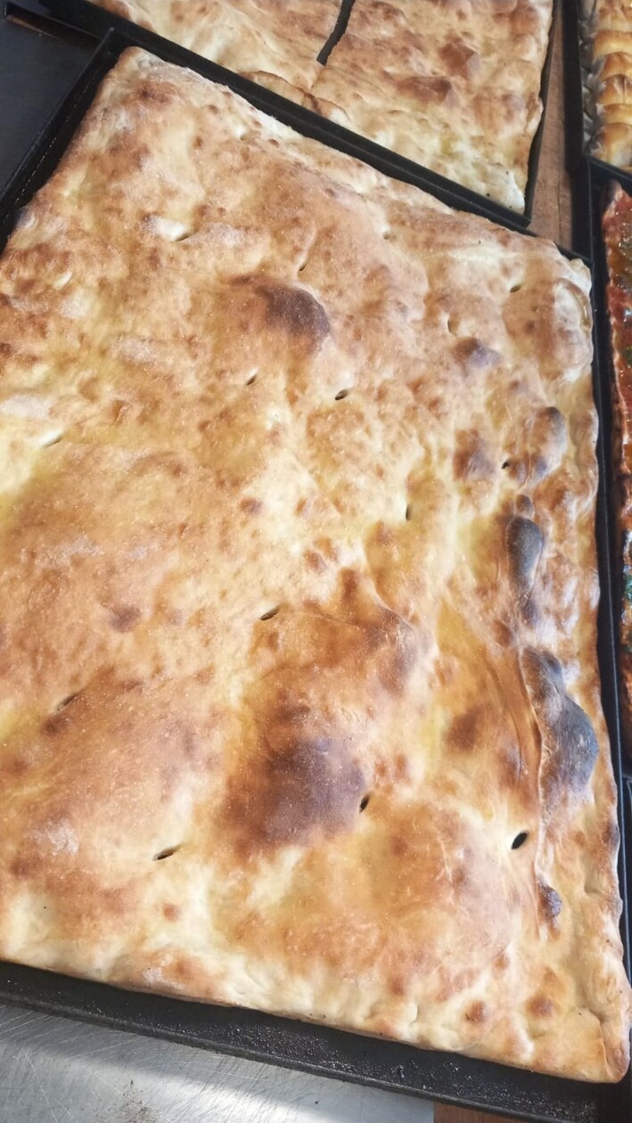 Focaccia bianca in teglia