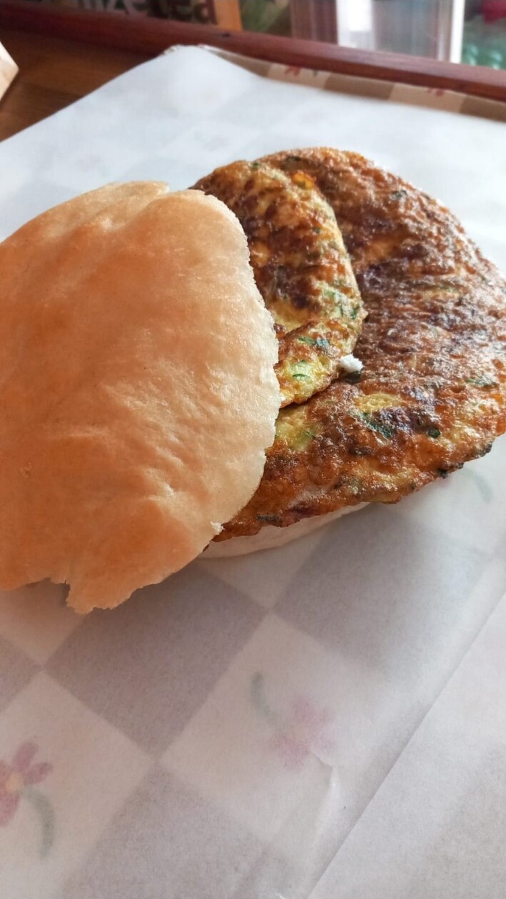 Panino con frittata di zucchine