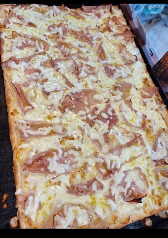 Crostino con prosciutto cotto e mozzarella